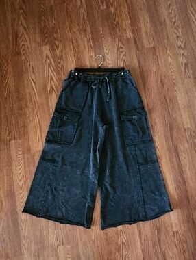 easel Black Wide-Leg Cargo Pants